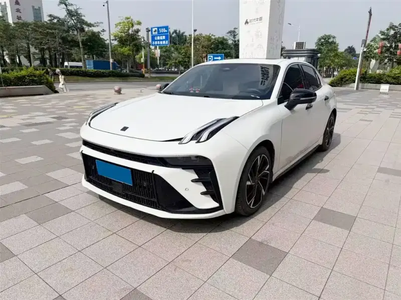 Lynk & Co 03