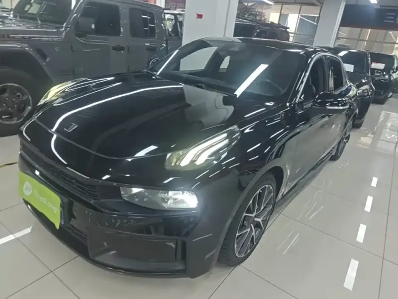 Lynk & Co 03
