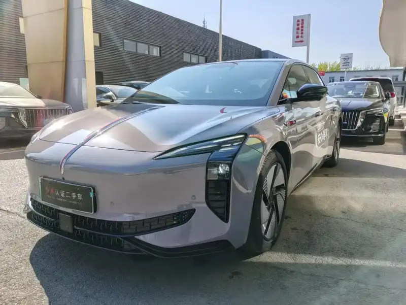 Hongqi EH7