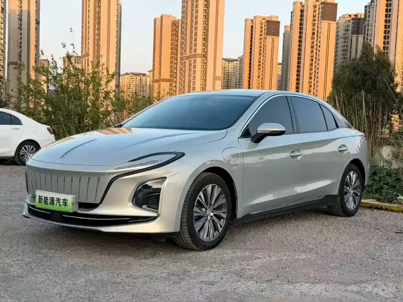 Hongqi E-QM5