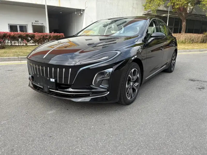 Hongqi E-QM5
