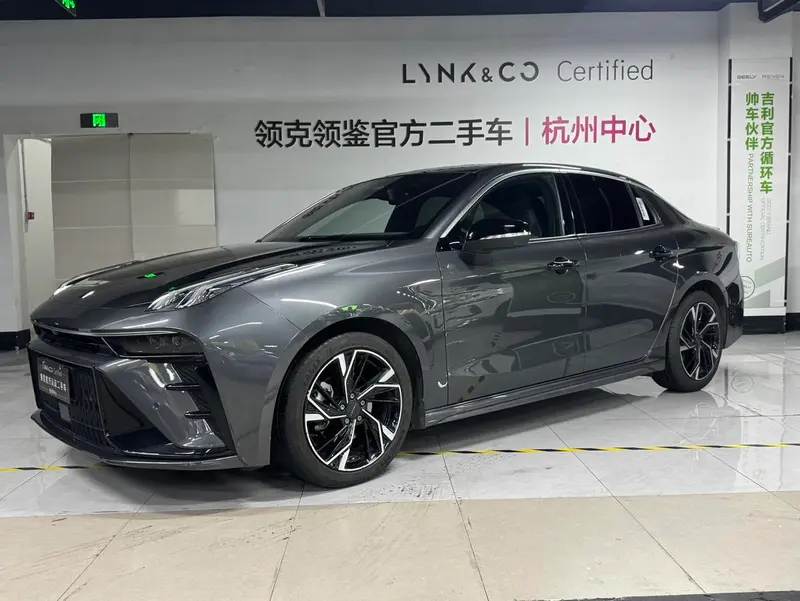 Lynk & Co 03