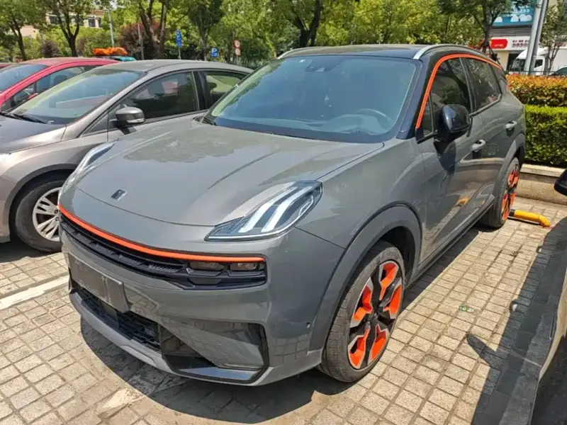 Lynk & Co 06