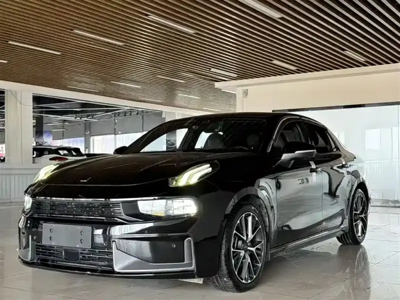 Lynk & Co 03