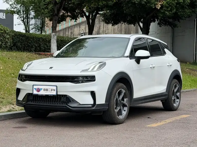 Lynk & Co 06