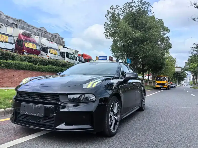 Lynk & Co 03