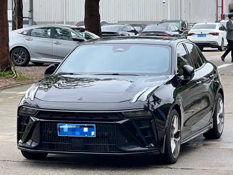 Lynk & Co 03