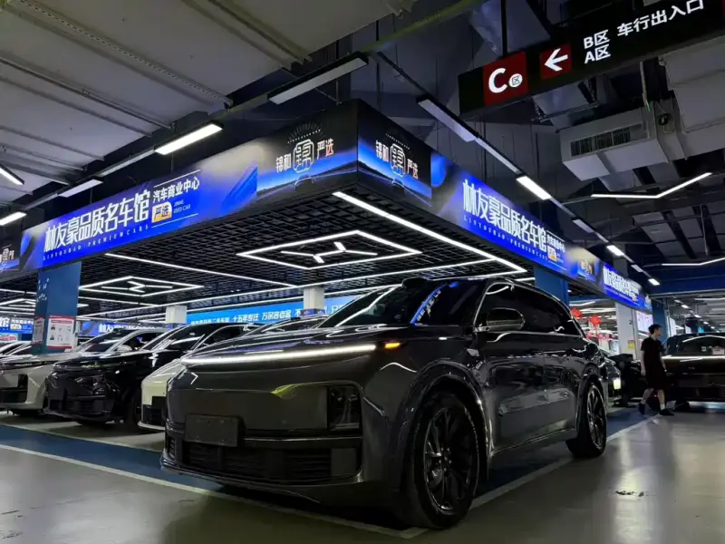 Li Auto L8