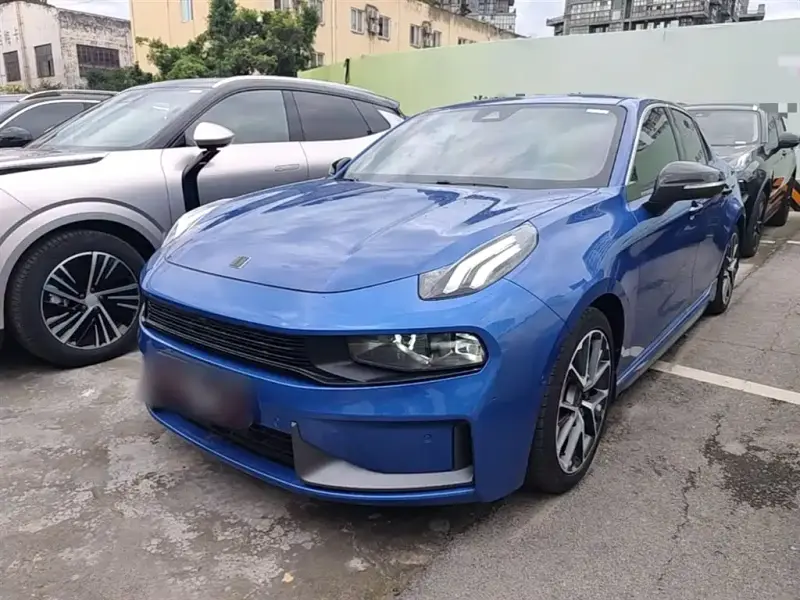 Lynk & Co 03
