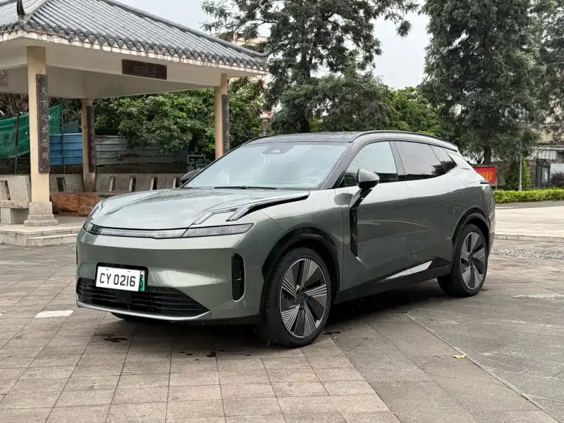 Lynk & Co 08 EM-P