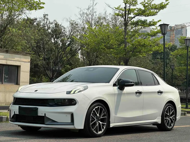 Lynk & Co 03