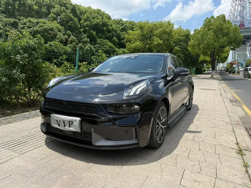 Lynk & Co 03