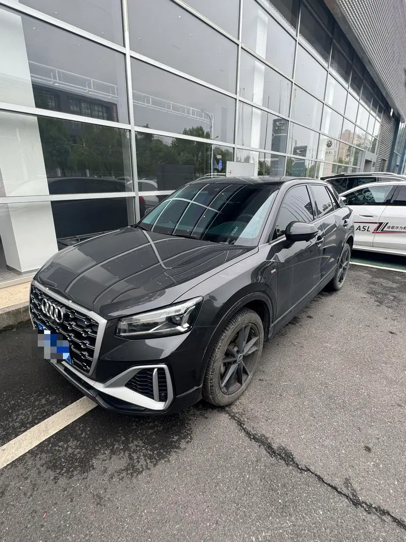 Audi Q2L