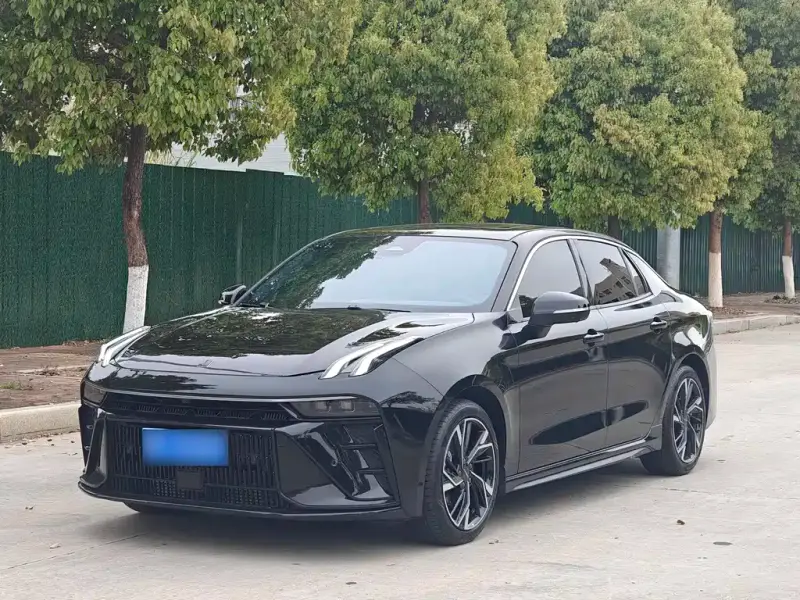 Lynk & Co 03