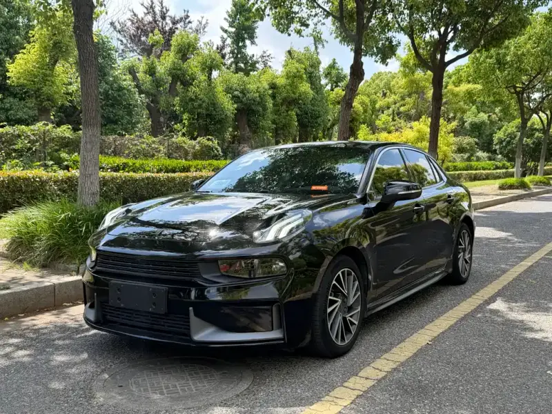 Lynk & Co 03