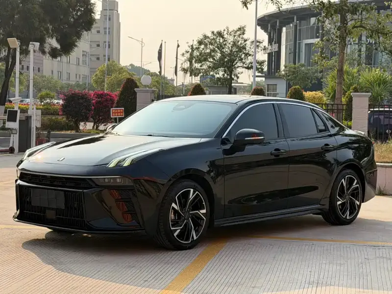 Lynk & Co 03