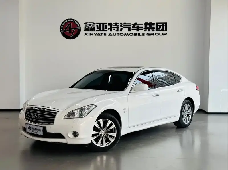 Infiniti Q70