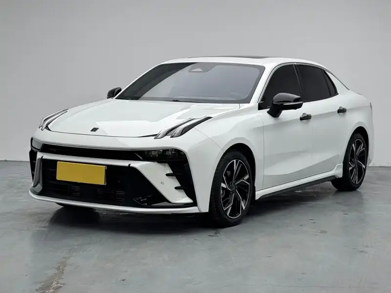 Lynk & Co 03