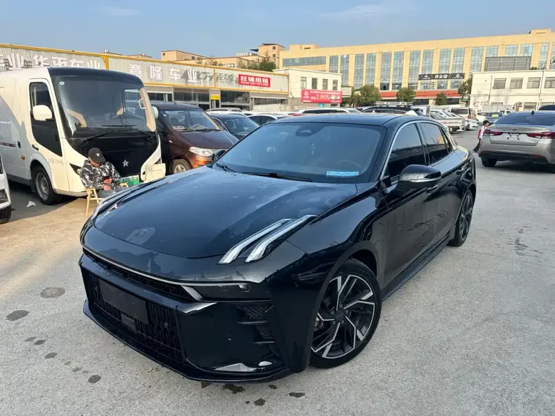 Lynk & Co 03