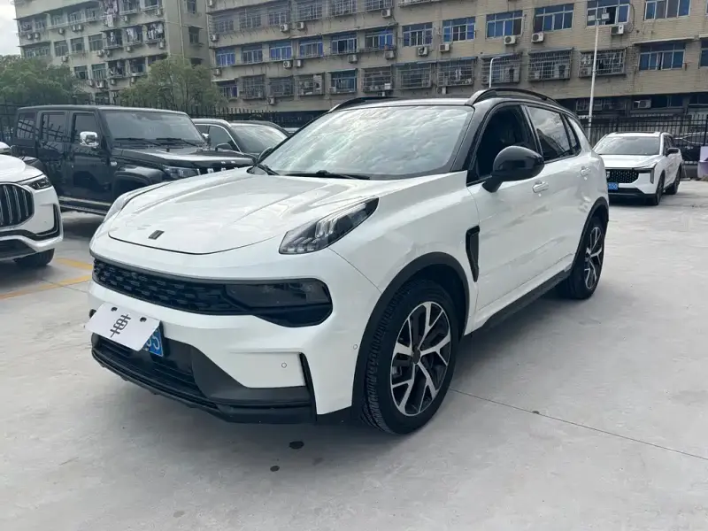 Lynk & Co 01