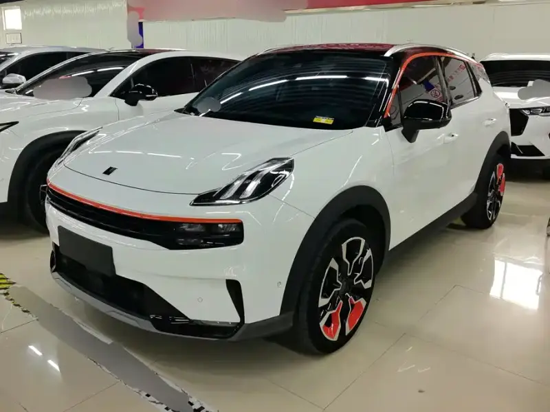 Lynk & Co 06