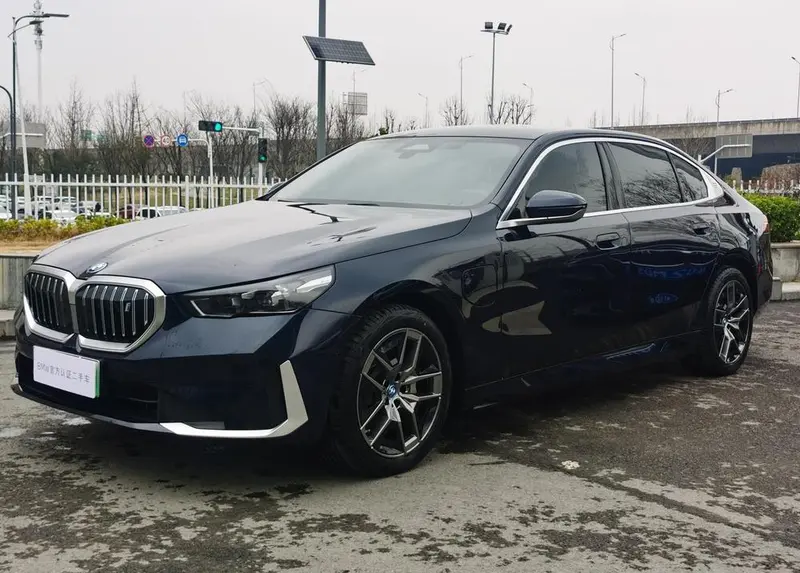 BMW i5