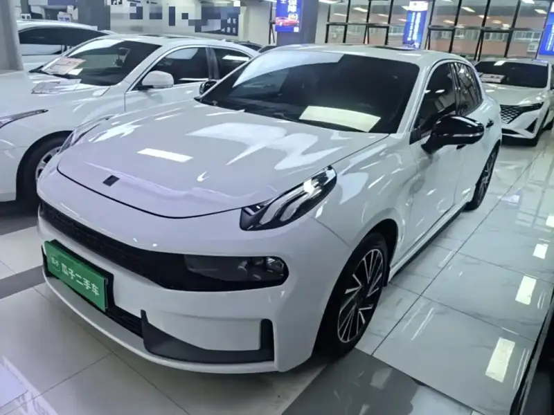 Lynk & Co 03