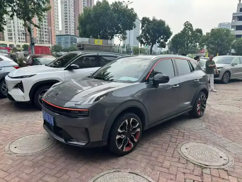 Lynk & Co 06