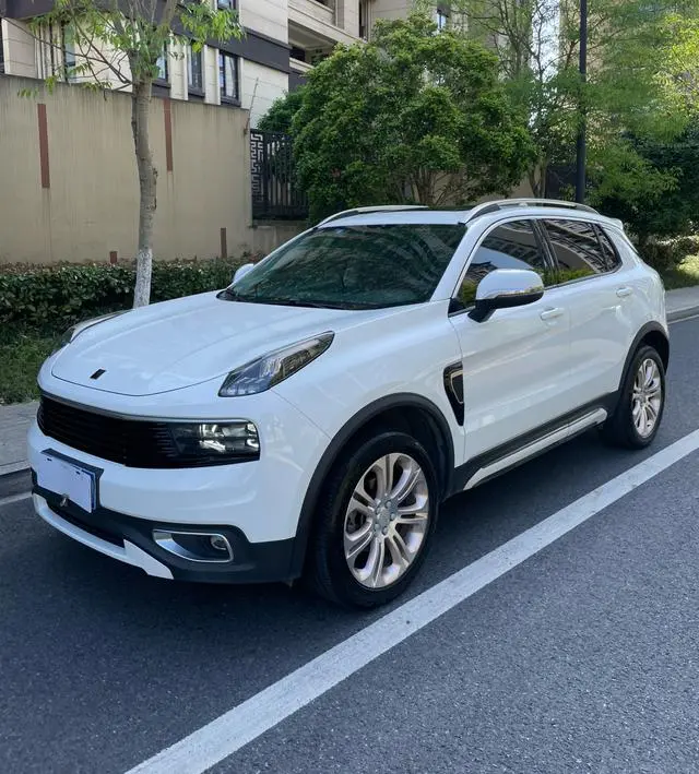 Lynk & Co 01