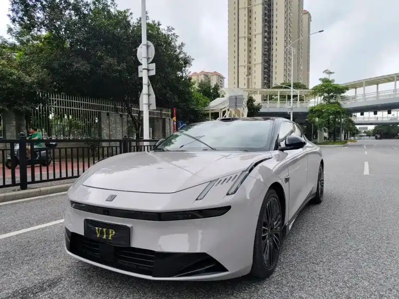 Lynk & Co 10