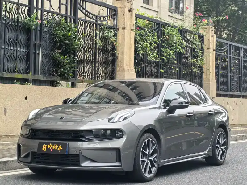 Lynk & Co 03