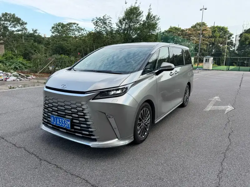 Lexus LM
