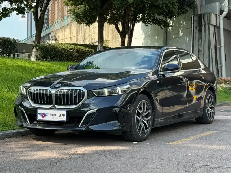 BMW i5