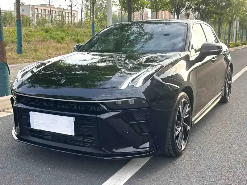 Lynk & Co 03