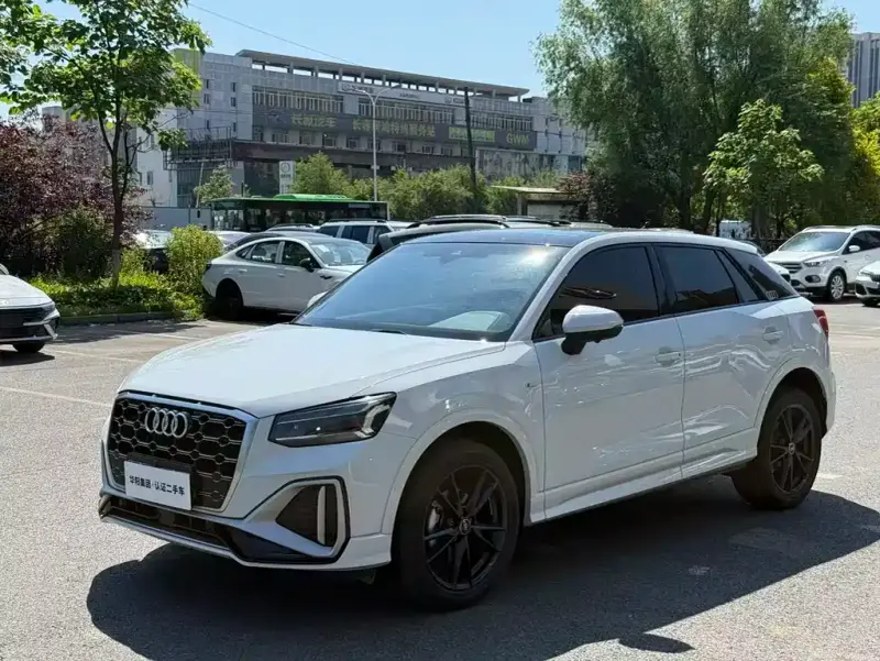 Audi Q2L