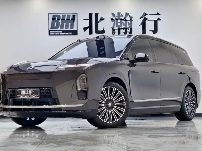 NIO ES8