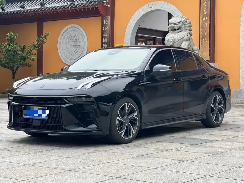 Lynk & Co 03