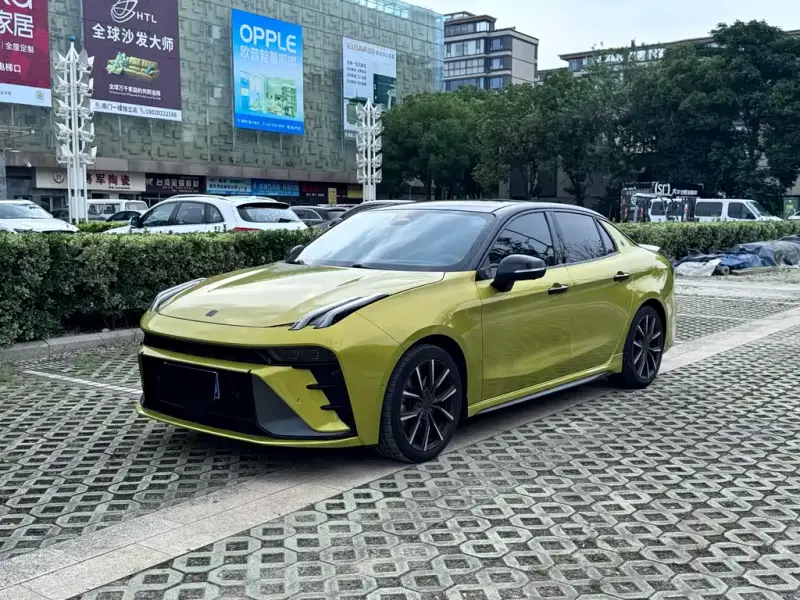 Lynk & Co 03