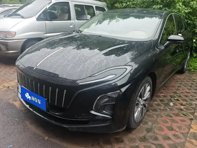 Hongqi E-QM5