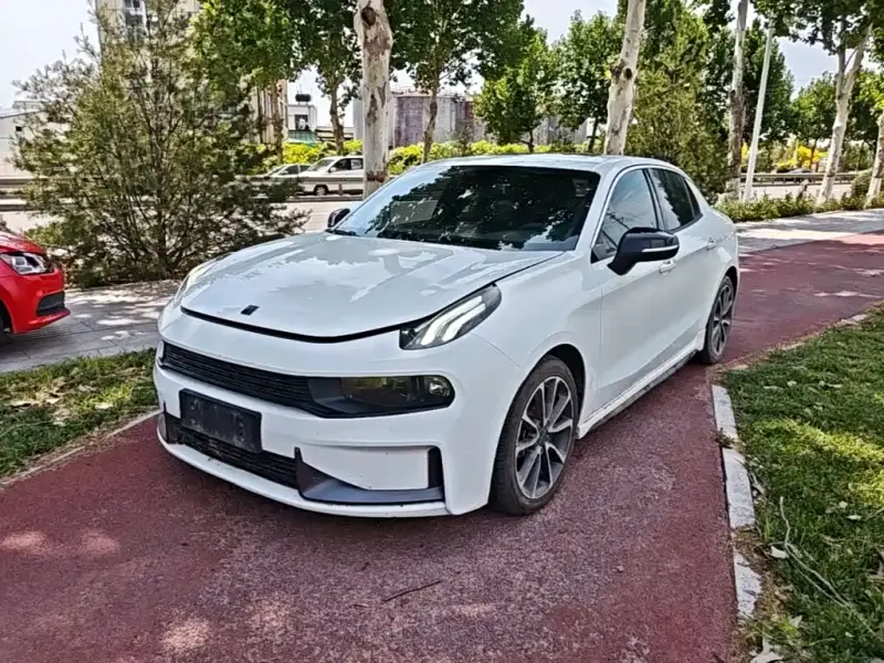 Lynk & Co 03
