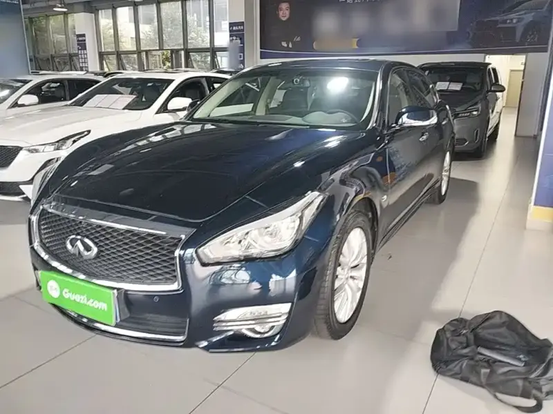 Infiniti Q70