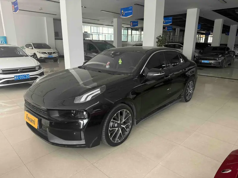 Lynk & Co 03