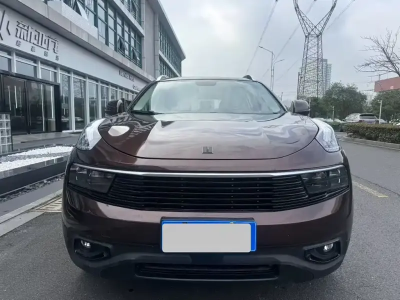 Lynk & Co 01