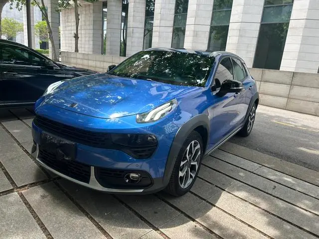 Lynk & Co 02