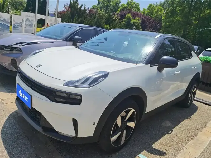 Lynk & Co 06