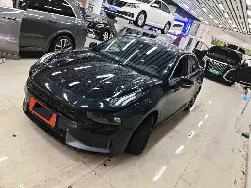 Lynk & Co 03