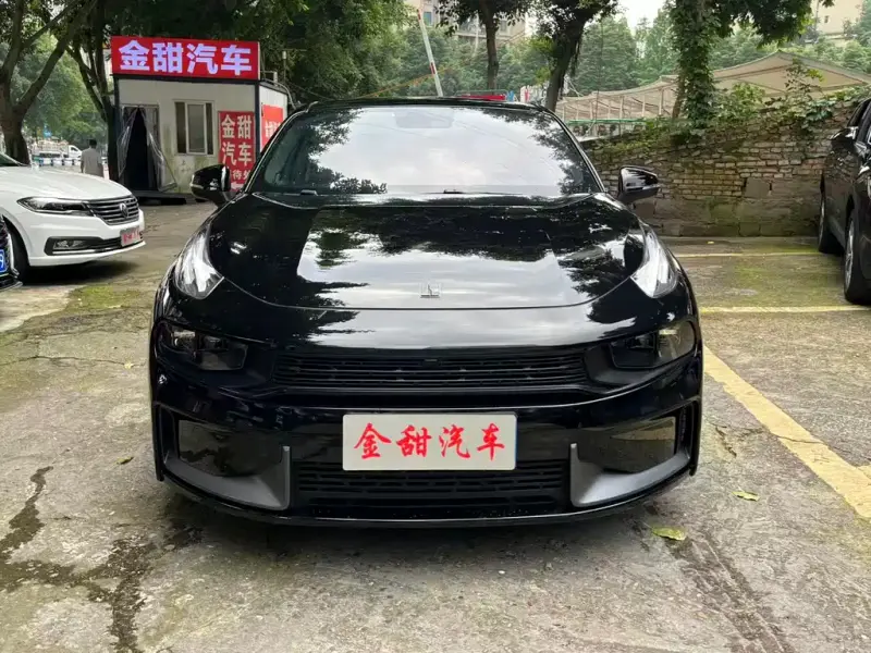 Lynk & Co 03
