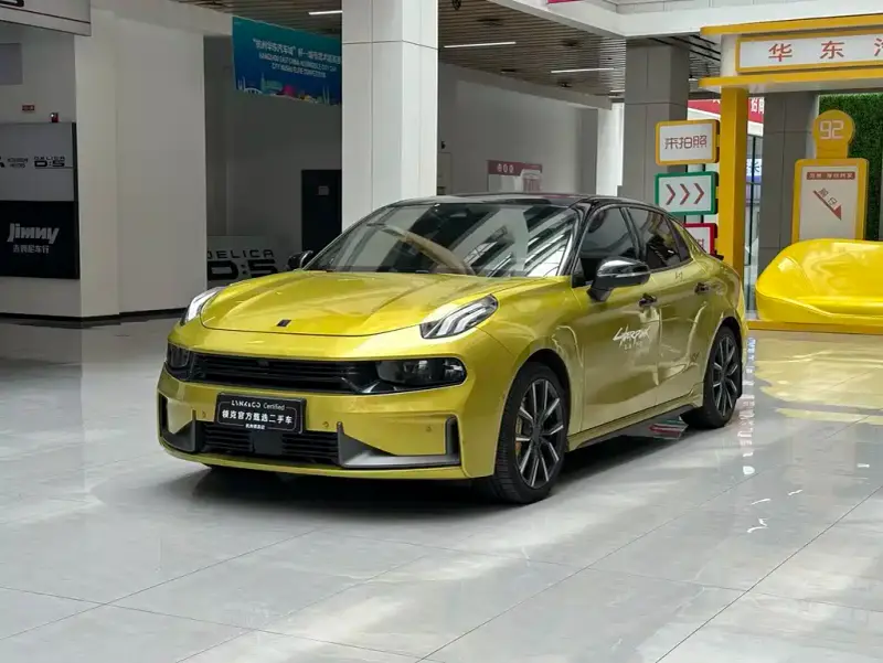 Lynk & Co 03