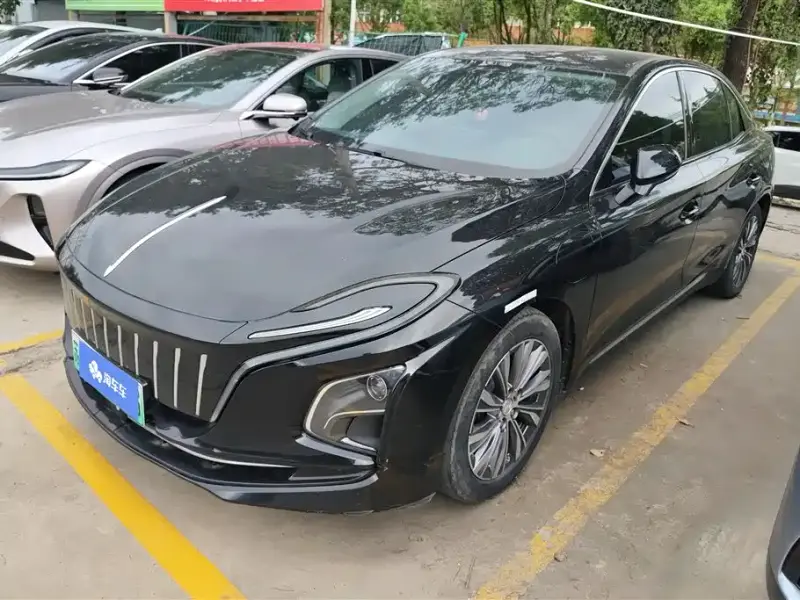 Hongqi E-QM5