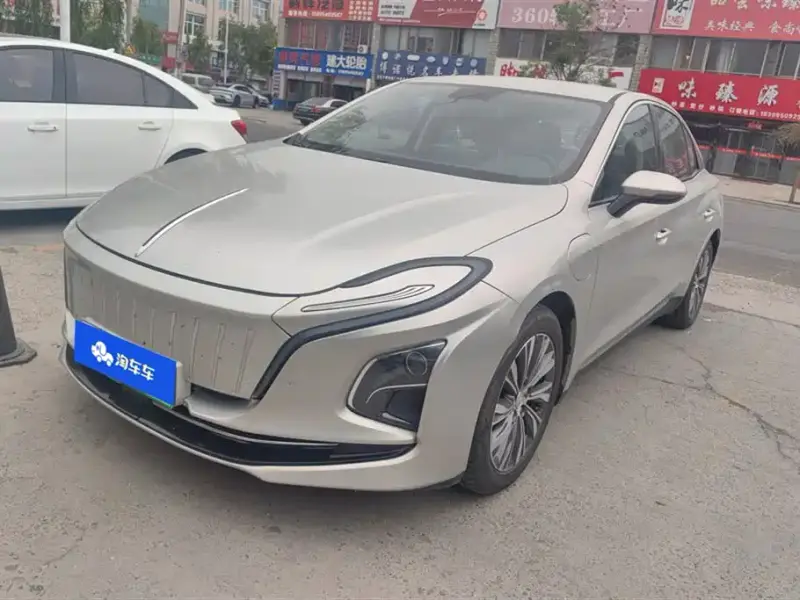 Hongqi E-QM5